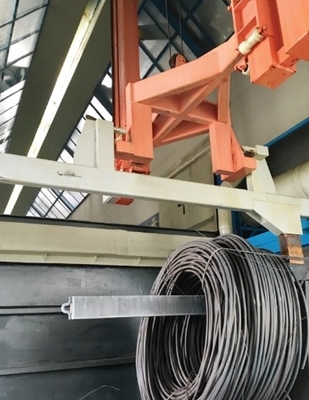 De bevestigingsmiddelen die van Ningboqunli phosphating automatische productielijn inleggen